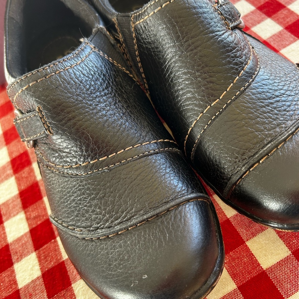 Clark’s Leather Comfy Stylish Slip Ons - Picture 3 of 8